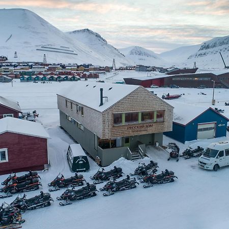 Russkiy Dom Longyearbyen Exteriör bild