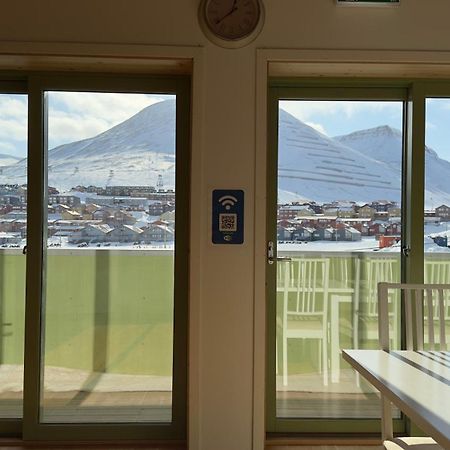 Russkiy Dom Longyearbyen Exteriör bild